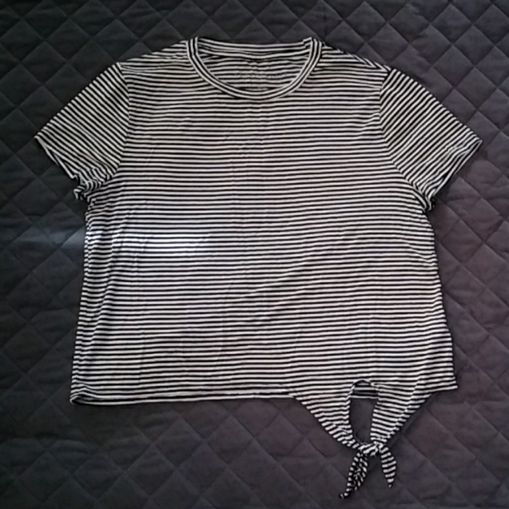 NWOT Aeropostale tie front crop top, sz M